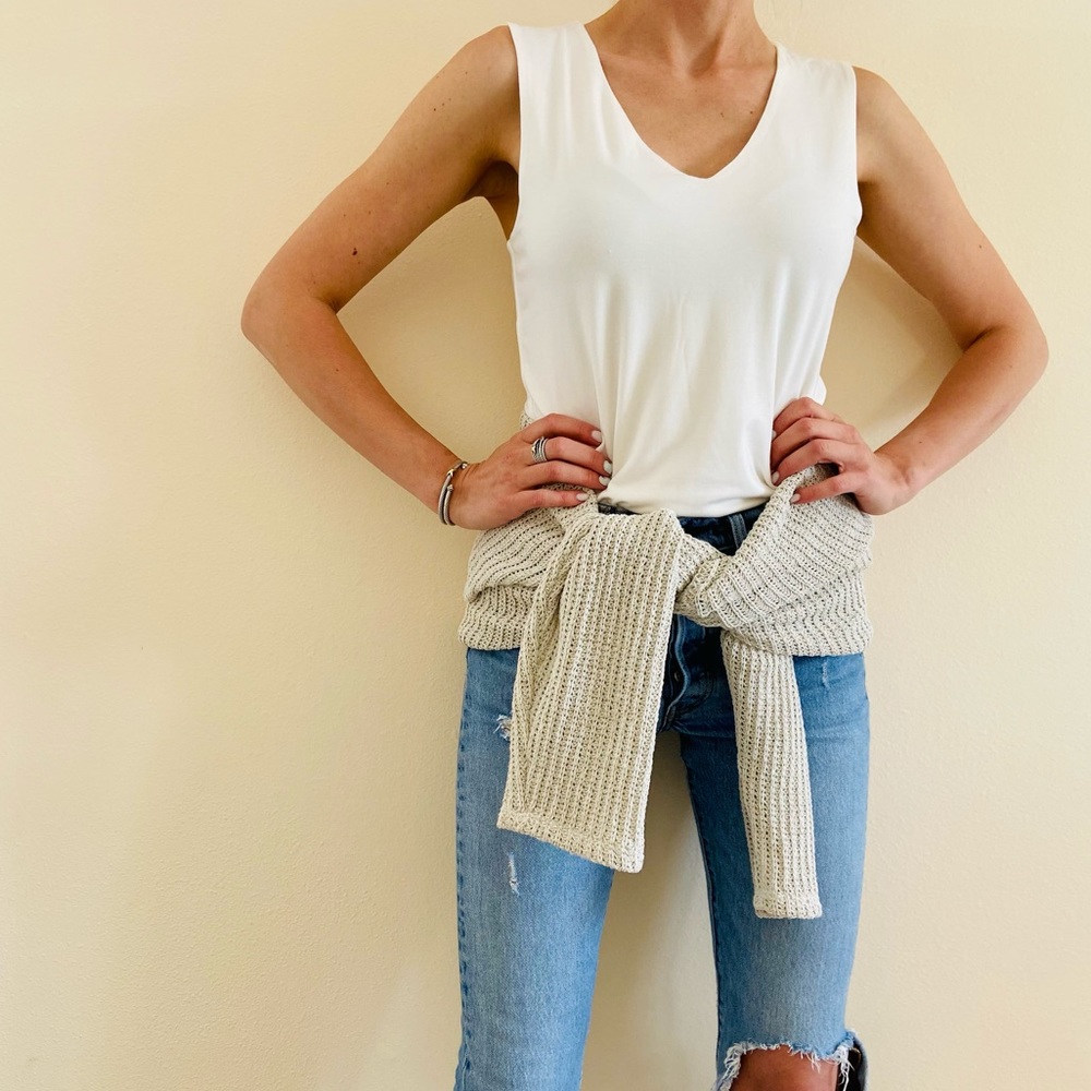 NWT Ady p Stretchy Sleeveless V-neck tank top